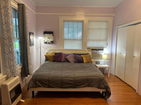 Clarence Farmhouse King bed shared bath